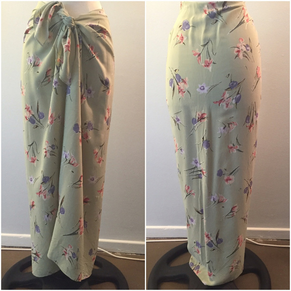 🌸 Elevate Your Wardrobe with the Todd Thompson Green Floral Faux Wrap Skirt! 🌸 - Picture 3 of 13